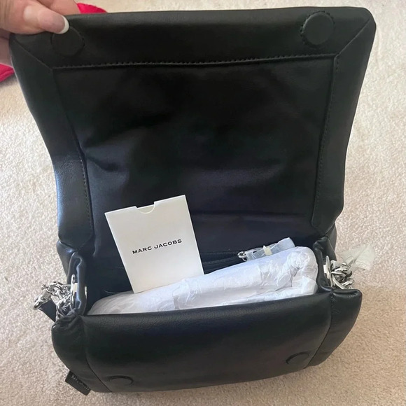 Marc Jacobs leather crossbody pillow Bag RETAIL 450.00 - Picture 4 of 7